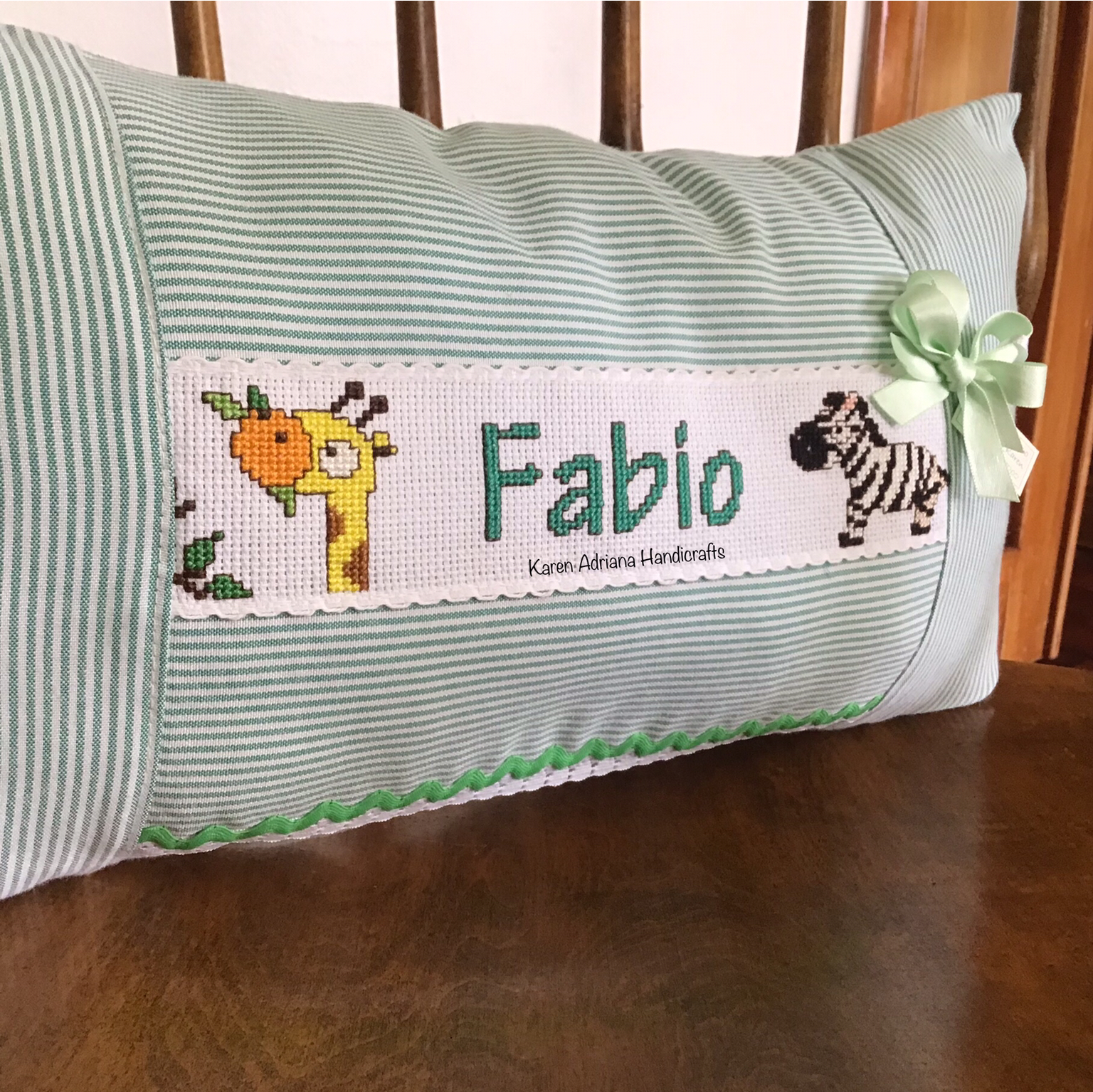 🦒COJÍN BORDADO PERSONALIZADO🦓.